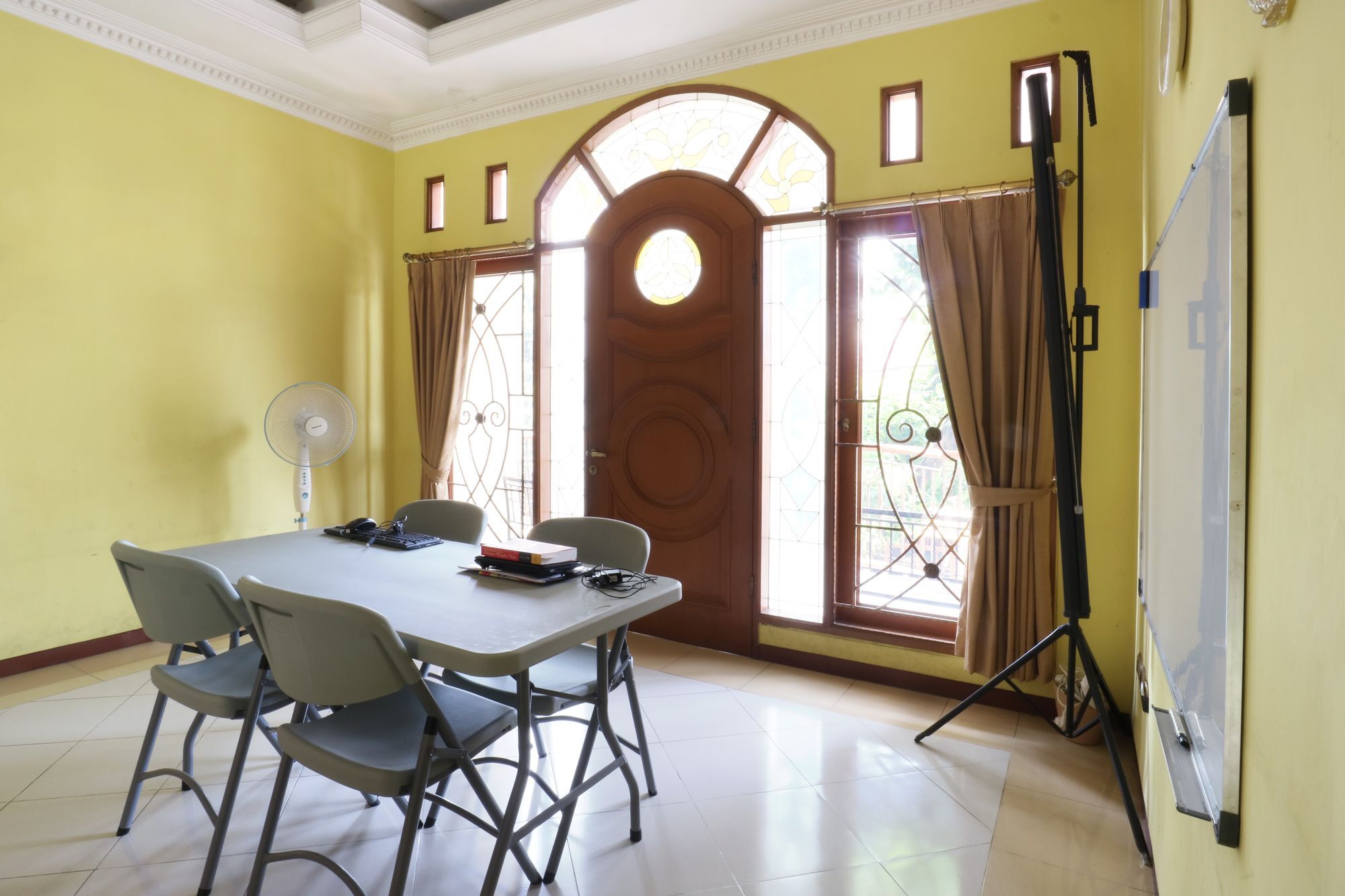 Maharani Guesthouse Tebet Syariah Yakarta Exterior foto